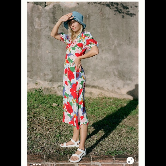 Faithfull Anita V-neck Midi Dress - Picture 2 of 9